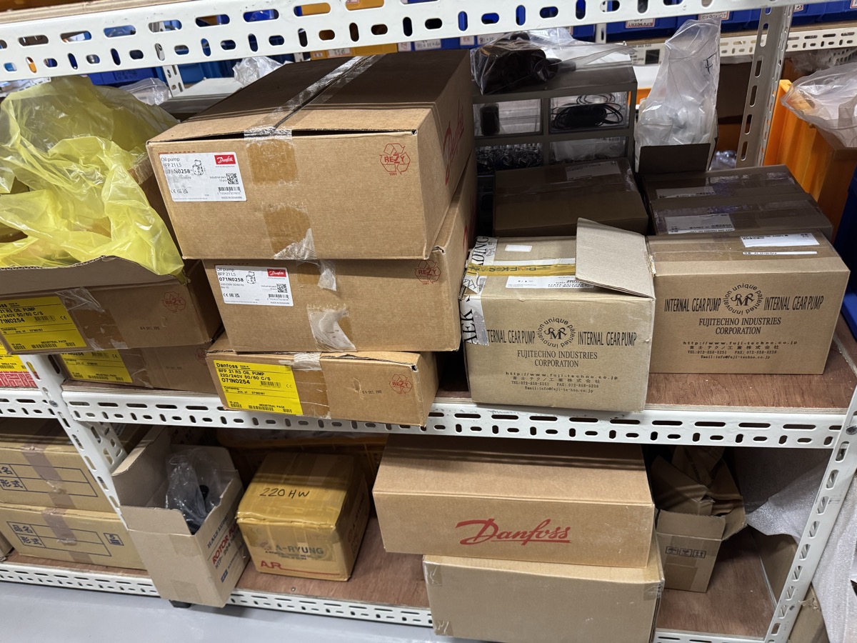 Danfoss 오일펌프·Fujitechno 인터널 기어펌프 등 수입 부품 신품 박스 재고 — (주)더백산 부산 창고